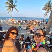 Grupo de amigas en la playa